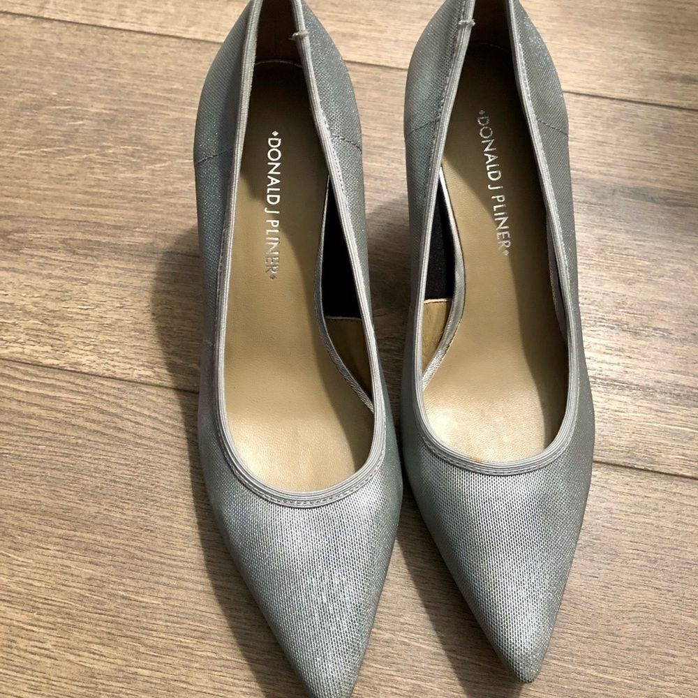 Donald J Pliner Silver Heels, Size 6 - Picture 2 of 5